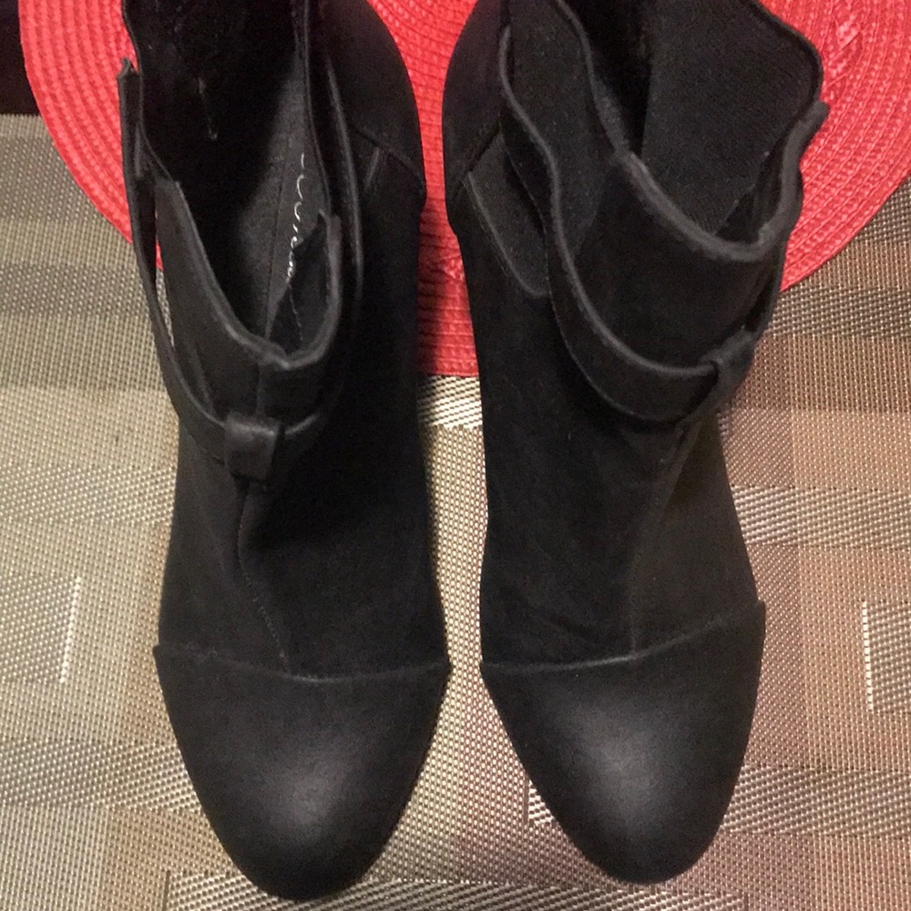 Boots ankle high